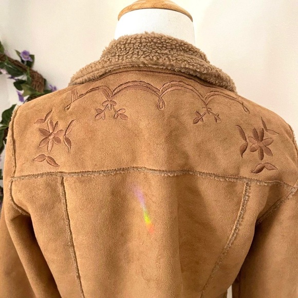 Embroidered faux fur jacket - Picture 2 of 4
